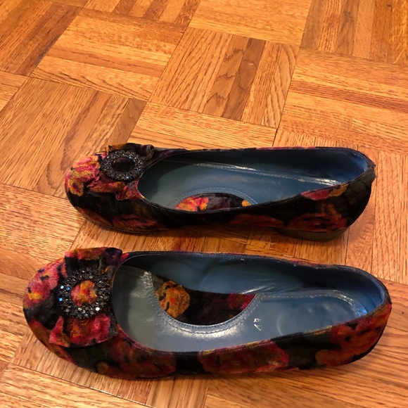 Velvet Flats - Picture 2 of 6